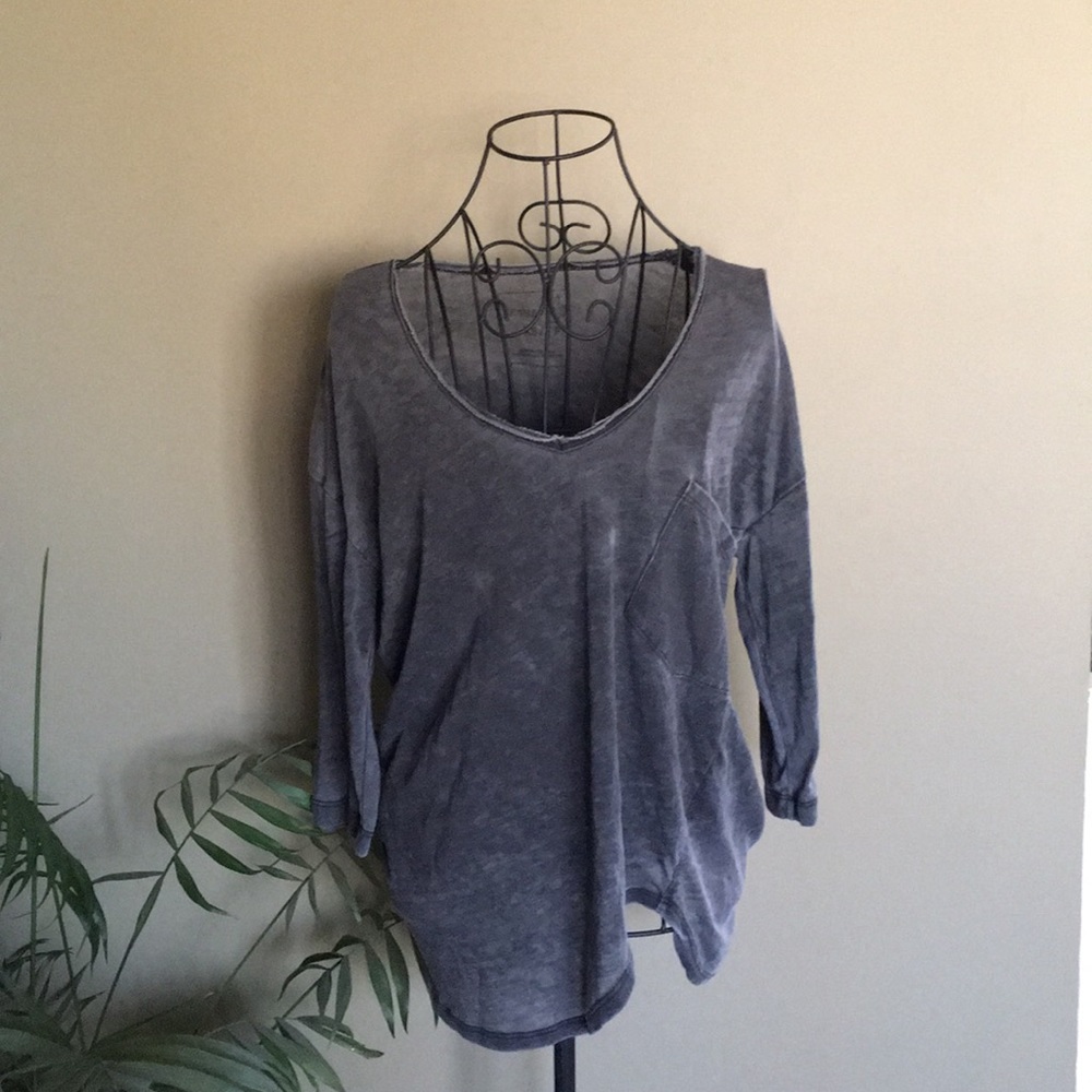 LAST DAY ON POSH 8/15/26 Slouchy V Neck 3/4 Sleeve Pocket Tee